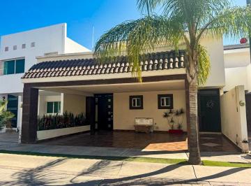 Casa · 240m² · 3 Recámaras · 2 Estacionamientos · Casa en Venta Punta del Este, León, Guanajuato