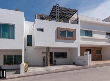 Casa en condominio de 3 habitaciones, Querétaro · Casa con 130 m² Superficie de Terreno y 3 Recámaras en Venta en Milenio III, Privada, Amenidades.