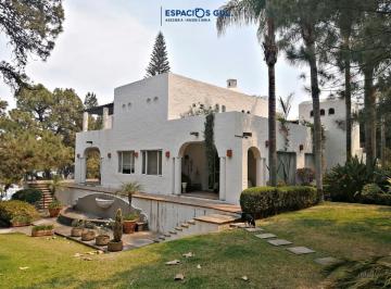 Casa de 4 habitaciones, Zapopan · Oportunidad: Residencia Para Remodelar en 1,600 m² con Vista.