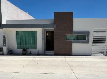 Casa · 129m² · 2 Recámaras · 2 Estacionamientos · Casa en Condominio Mangata