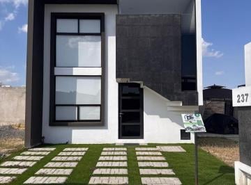 Casa · 90m² · 3 Recámaras · 2 Estacionamientos · Casa en Lomas de Jesús María
