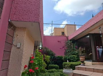 Casa · 610m² · 4 Recámaras · 8 Estacionamientos · Una Sola Planta