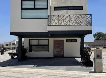 Casa · 270m² · 3 Recámaras · 2 Estacionamientos · Casa - Santa María Nativitas