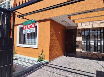 Casa de 4 habitaciones, Guadalajara · Oportunidad Unica: Casa Habitacion Potencial Comercial Jardines La Paz, Parque Revolucion