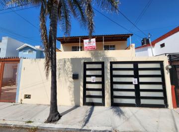 Casa de 3 habitaciones, Querétaro · Se Renta Casa en Jardines de La Hacienda (Inmueble Completo)