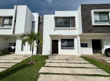 Casa · 87m² · 3 Recámaras · 1 Estacionamiento · Hermosa Casa de 3 Recamaras en Venta en Playa del Sol, Playa del Carmen