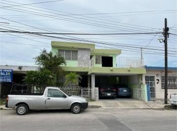 Casa de 4 habitaciones, Mérida · Casa en Venta Sobre Calle Principal en Colonia Yucatán