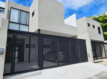 Casa · 193m² · 3 Recámaras · 3 Estacionamientos · Hermosa Casa en Venta en Temozon, Merida, Yucatan