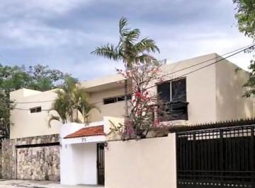 Casa · 307m² · 3 Recámaras · Hermosa y Amplia Casa en Venta en Chuburna, Merida Yucatan