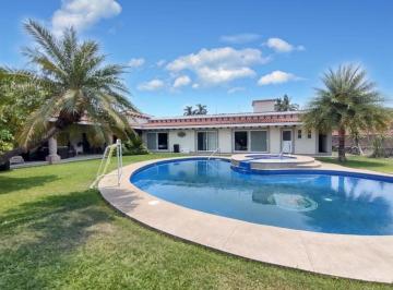 Casa · 558m² · 5 Recámaras · 6 Estacionamientos · Casa Residencia en Venta en un Solo Nivel, en Lomas de Cuernavaca, en Paseo de La Reforma