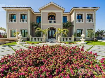 Casa · 1160m² · 5 Recámaras · 6 Estacionamientos · Casa en Venta con Espectacular Vista Al Campo de Golf, El Campanario