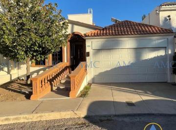Casa · 353m² · 3 Recámaras · Casa en Venta en Fraccionamiento Jardines de San Francisco