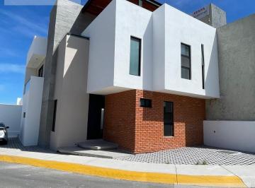 Casa · 240m² · 4 Recámaras · 2 Estacionamientos · Zakia / Ikaya Casa Venta $4,890,000