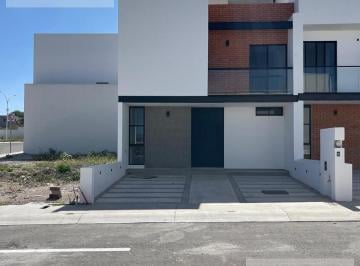 Casa · 220m² · 4 Recámaras · 2 Estacionamientos · Casa Venta Zakia / Ikaya $4,590,000