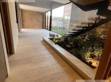Casa · 340m² · 4 Recámaras · 3 Estacionamientos · Casa Venta Altozano Laja 76