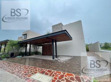 Casa · 424m² · 4 Recámaras · 4 Estacionamientos · Casa en Altozano El Nuevo Queretaro