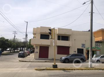Edificio · 645m² · Edificio Comercial en Venta en Esquina de Nicolás Bravo, Col. Centro, Coatzacoalcos, Ver.