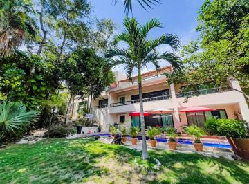 Departamento · 128m² · 2 Recámaras · 1 Estacionamiento · Departamento en Venta con Vista Al Campo de Golf - Puerto Aventuras