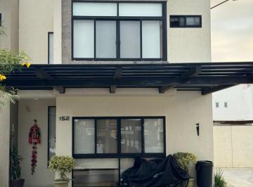 Casa · 150m² · 3 Recámaras · 2 Estacionamientos · Casa Amueblada $6,400,000 en Fracc. Portovela. Jarretaderas. Nayarit. en Esquina.