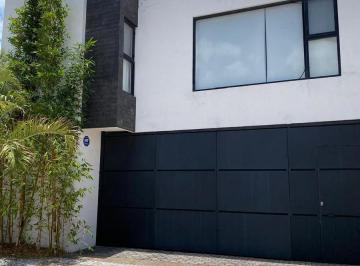 Casa · 230m² · 3 Recámaras · 5 Estacionamientos · Casa Venta Cumbres del Lago Juriquilla