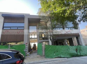 Casa · 1005m² · 5 Recámaras · 6 Estacionamientos · Casa en Venta en Monterrey