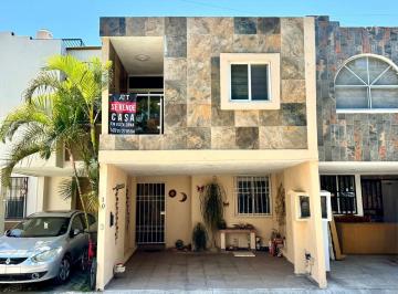 Casa · 90m² · 3 Recámaras · 2 Estacionamientos · Casa en Venta Cerca de Paseo Destino y 11 Sur, Puebla.