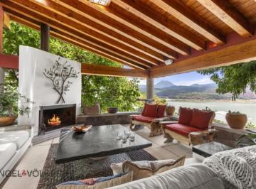 Casa en Venta en Valle de Bravo con Vista Al Lago · Casa en Venta en Valle de Bravo con Vista Al Lago