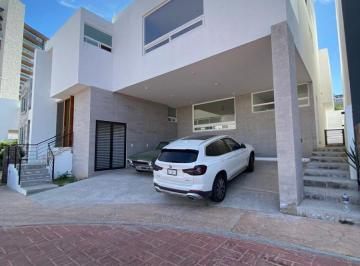 Casa de 3 habitaciones, San Luis Potosí · Casa en Venta en Club de Golf La Loma