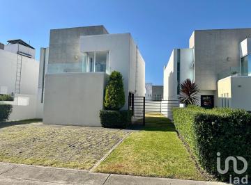 Casa · 151m² · 3 Recámaras · 3 Estacionamientos · Renta en Residencial Foresta, Metepec