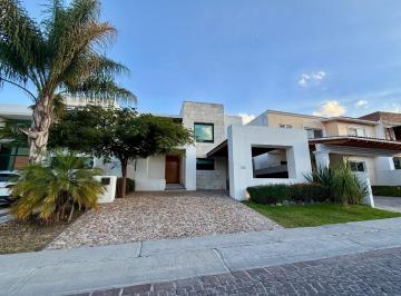 Casa de 3 habitaciones, Querétaro · Casa en Venta con Alberca en Cumbres del Lago, Juriquilla Queretaro