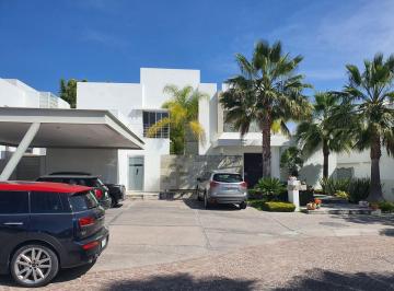 Casa en condominio de 4 habitaciones, Querétaro · Casa en Renta en Privada Exclusiva en Juriquilla Qro con Jacuzzi y Casa Club en Queretaro