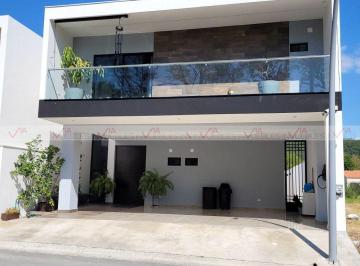 Casa · 281m² · 4 Recámaras · 2 Estacionamientos · Casa en Venta en El Cercado Centro