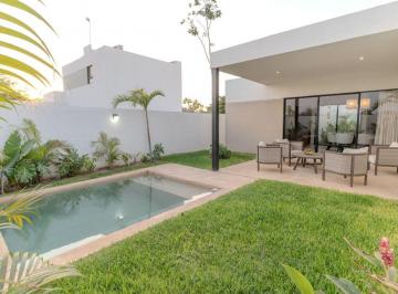 Casa de 2 habitaciones, Conkal · Casa con Alberca Privada en Comunidad Cerrada, en Venta, Conkal, Mérida