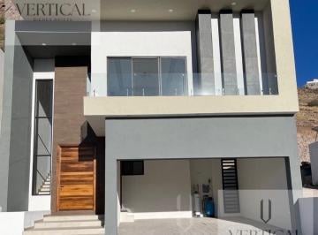 Casa · 315m² · 4 Recámaras · 2 Estacionamientos · Casa en Chihuahua