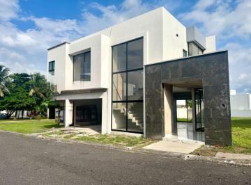 Casa · 250m² · 3 Recámaras · 4 Estacionamientos · Casa en Residencial Lomas Residencial