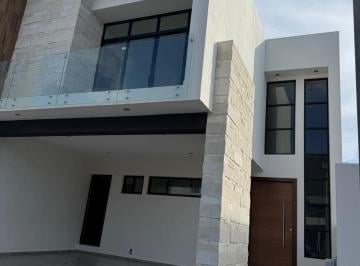 Casa · 204m² · 3 Recámaras · 2 Estacionamientos · Casa en Altabrisa Residencial
