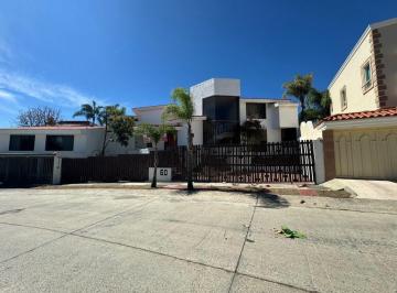 Casa · 543m² · 6 Recámaras · 4 Estacionamientos · Casa en Venta Bugambilias