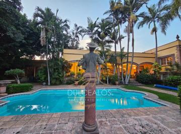 Casa de 6 habitaciones, Cuernavaca · “una Joya Escondida en El Corazón de Acapantzingo: 3,300 m² de Historia y Arte Mexicano”