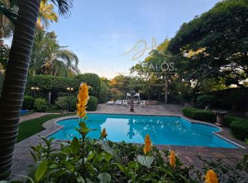 Casa de 6 habitaciones, Cuernavaca · “una Joya Escondida en El Corazón de Acapantzingo: 3,300 m² de Historia y Arte Mexicano”