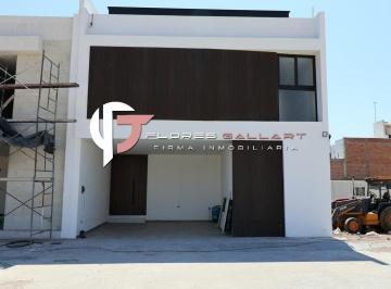 Casa en condominio · 390m² · 4 Recámaras · 2 Estacionamientos · Casa en Venta en Residencial Rinconada Jacarandas Al Norte de La Ciudad de Aguascalientes