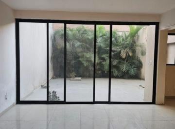 Casa · 220m² · 3 Recámaras · 3 Estacionamientos · Casa en Venta en Jardines del Sol – 3 Recámaras, Amplia Terraza y Cuarto de Servicio