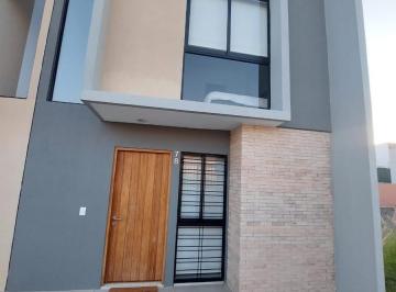 Casa · 101m² · 3 Recámaras · 2 Estacionamientos · Amplia y Hermosa Casa Muy Cerca de Parques de Santa Maria