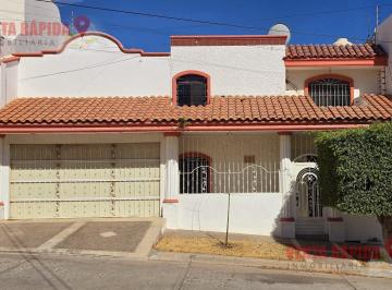 Casa · 4 Recámaras · 3 Estacionamientos · Casa en Fraccionamiento Montebello