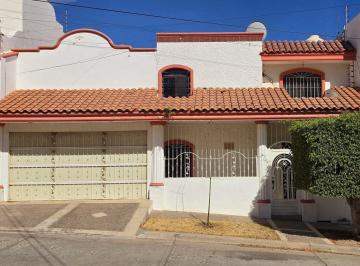 Casa · 4 Recámaras · 3 Estacionamientos · Casa en Fraccionamiento Montebello