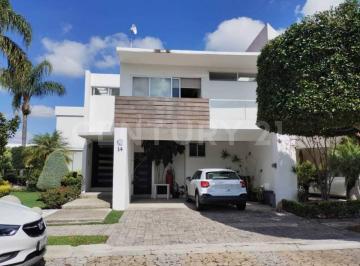 Casa · 263m² · 2 Recámaras · 2 Estacionamientos · Venta Casa Clúster 999, Lomas de Angelópolis.