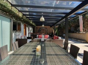 Casa · 350m² · 4 Recámaras · 2 Estacionamientos · Casa en Avándaro con Jacuzzi y Jardín