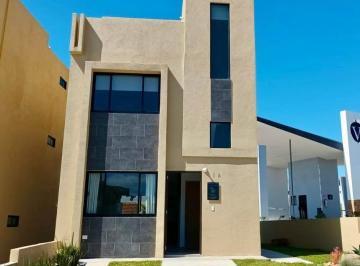 Casa · 96m² · 3 Recámaras · 2 Estacionamientos · Casa en Venta en Rosarito.