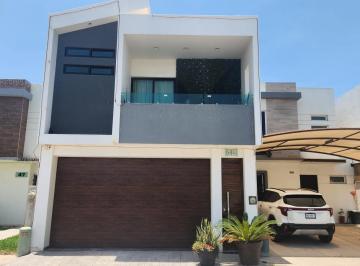 Casa · 139m² · 3 Recámaras · 10 Estacionamientos · Casa en Venta en Privada Palmeira (Valle Alto Verde)