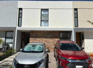 Casa en condominio de 3 habitaciones, El Marqués · Casa en Venta en Zibatá Querétaro | Frente a Parque | Sótano | Privada con Amenidades