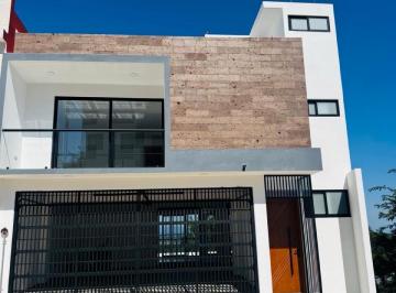 Casa · 360m² · 4 Recámaras · 2 Estacionamientos · Casa - Fraccionamiento Residencial Monte Magno